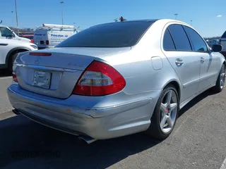 2009 Mercedes-Benz E 350 Luxury z VIN WDBUF87X99B417392, wystawiony jako IAAI lot #41890891 z przebiegiem 172 385 mil mil oraz . Historia ofert i sprzedaży dostępna na DreamBid. Obrazek 4.