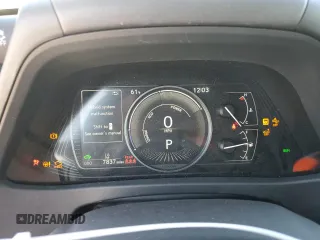 2024 Lexus UX 250h F Sport z VIN JTHB6JBH1R2189547, wystawiony jako Copart lot #80151034 z przebiegiem 7 837 mil mil oraz Nie do naprawy • Non repairable. Historia ofert i sprzedaży dostępna na DreamBid. Obrazek 9.