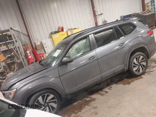 2024 Volkswagen Atlas SE with VIN 1V2KR2CA4RC559169, listed as a IAAI auction lot 41572821 with 25,998 mi miles and . Bid and sale history available at DreamBid. Image 18.