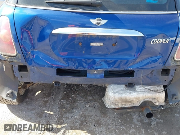 2002 MINI Hardtop with VIN WMWRC33482TC36492, listed as a IAAI auction lot 41633112 with 133,672 mi miles and . Bid and sale history available at DreamBid. Image 6.