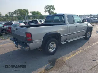 1998 Dodge 1500 z VIN 1B7HC13Y7WJ121175, wystawiony jako IAAI lot #42380600 z przebiegiem 108 539 mil mil oraz . Historia ofert i sprzedaży dostępna na DreamBid. Obrazek 4.