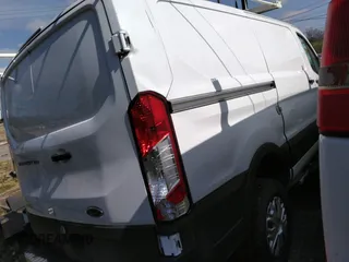 2019 Ford Transit z VIN 1FTYR1YG2KKA31662, wystawiony jako IAAI lot #41743905 z przebiegiem 150 698 mil mil oraz . Historia ofert i sprzedaży dostępna na DreamBid. Obrazek 4.