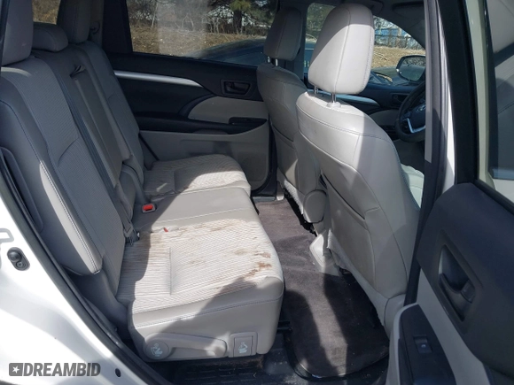 2015 Toyota Highlander LE with VIN 5TDBKRFHXFS172501, listed as a IAAI auction lot 41591131 with 108,000 mi miles. Bid and sale history available at carsss.com. Image 8.