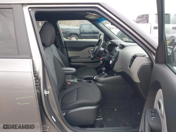 2019 Kia Soul + with VIN KNDJP3A55K7679656, listed as a IAAI auction lot 41804151 with 62,910 mi miles. Bid and sale history available at carsss.com. Image 5.