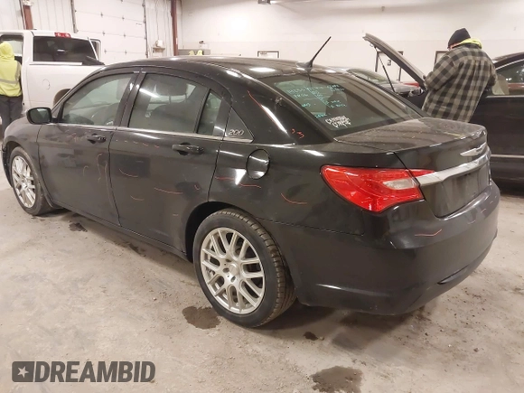 2014 Chrysler 200 Touring z VIN 1C3CCBBGXEN152716, wystawiony jako IAAI lot #42039776 z przebiegiem 198 988 mil mil oraz . Historia ofert i sprzedaży dostępna na DreamBid. Obrazek 3.