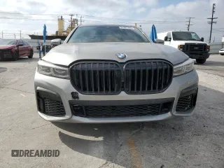 2022 BMW 7 Series 740i with VIN WBA7T2C02NCG97593, listed as a Copart auction lot 61861765 with 27,637 mi miles and Clean title. Bid and sale history available at DreamBid. Image 5.