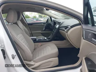 2020 Ford Fusion SE with VIN 3FA6P0LU5LR151074, listed as a IAAI auction lot 42146290 with 98,574 mi miles and . Bid and sale history available at carsss.com. Image 5.