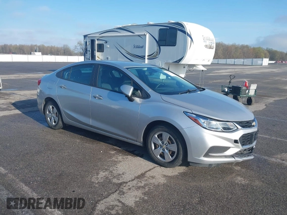 2017 Chevrolet Cruze LS z VIN 1G1BC5SM7H7244219, wystawiony jako IAAI lot #41905112 z przebiegiem 177 773 mil mil oraz . Historia ofert i sprzedaży dostępna na DreamBid. Obrazek 1.