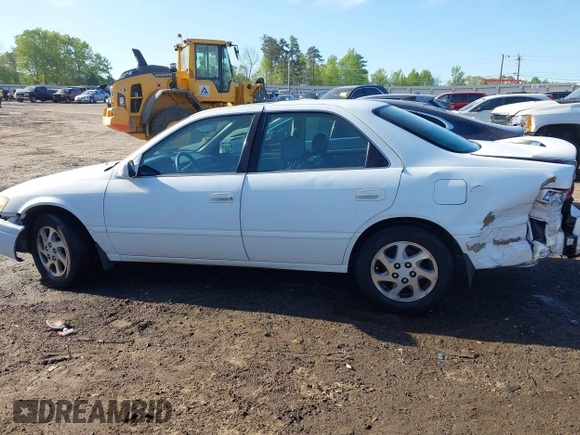 1999 Toyota Camry LE z VIN 4T1BF28K5XU930080, wystawiony jako IAAI lot #41986577 z przebiegiem 145 224 mil mil oraz . Historia ofert i sprzedaży dostępna na DreamBid. Obrazek 14.