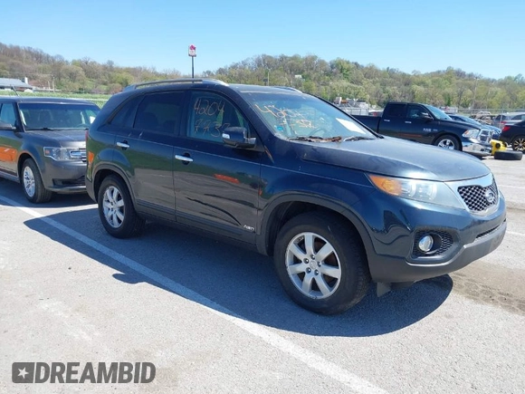 2013 Kia Sorento LX with VIN 5XYKTCA6XDG345234, listed as a IAAI auction lot 42047737 with 138,496 mi miles. Bid and sale history available at carsss.com. Image 1.