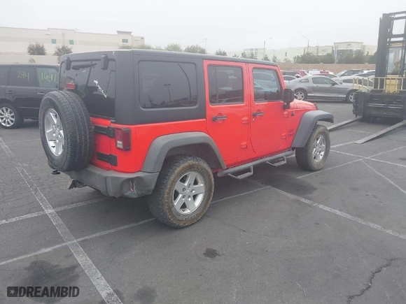 2013 Jeep Wrangler Unlimited Sport with VIN 1C4BJWDG2DL627383, listed as a IAAI auction lot 42014800 with 170,387 mi miles. Bid and sale history available at carsss.com. Image 4.