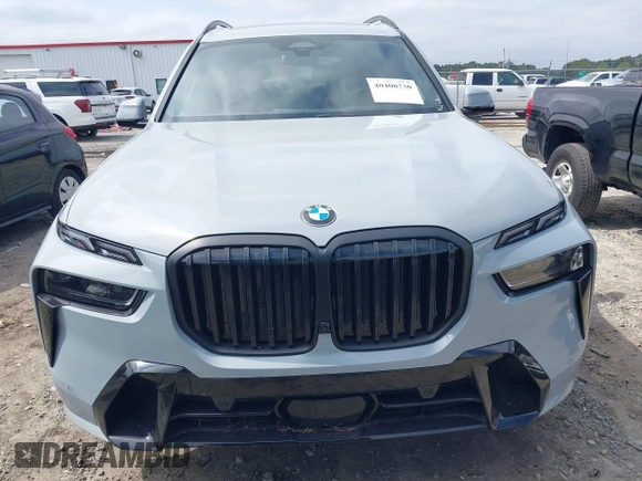 2024 BMW X7 xDrive40i z VIN 5UX23EM07R9T99861, wystawiony jako IAAI lot #40400730 z przebiegiem 9 916 mil mil oraz . Historia ofert i sprzedaży dostępna na DreamBid. Obrazek 6.
