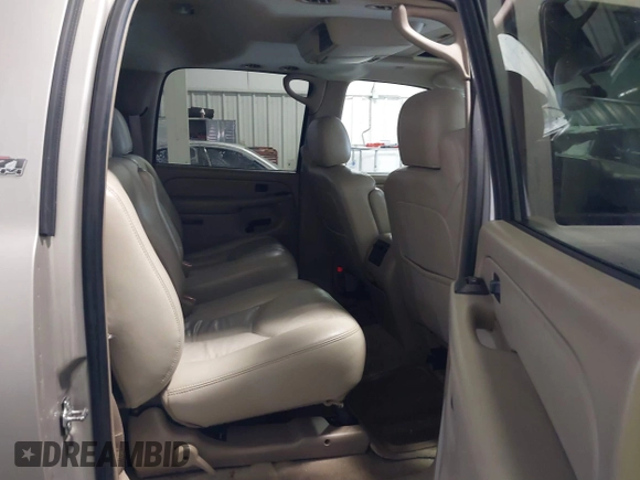 2005 Chevrolet Suburban Z71 with VIN 3GNFK16Z95G265896, listed as a IAAI auction lot 41248931 with 206,062 mi miles. Bid and sale history available at carsss.com. Image 8.