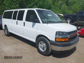 2017 Chevrolet Express Passenger LT z VIN 1GAZGPFF0H1263692, wystawiony jako IAAI lot #42187605 z przebiegiem 76 995 mil mil oraz . Historia ofert i sprzedaży dostępna na DreamBid. Obrazek 1.