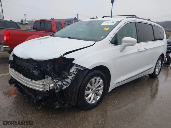 2017 Chrysler Pacifica Touring-L with VIN 2C4RC1BGXHR762543, listed as a IAAI auction lot 41447454 with NaN miles. Bid and sale history available at carsss.com. Image 2.
