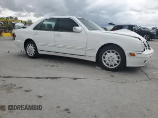 2001 Mercedes-Benz E 320 z VIN WDBJF65J91B243222, wystawiony jako Copart lot #52876235 z przebiegiem 118 428 mil mil oraz Czysty tytuł • Clean title. Historia ofert i sprzedaży dostępna na DreamBid. Obrazek 4.