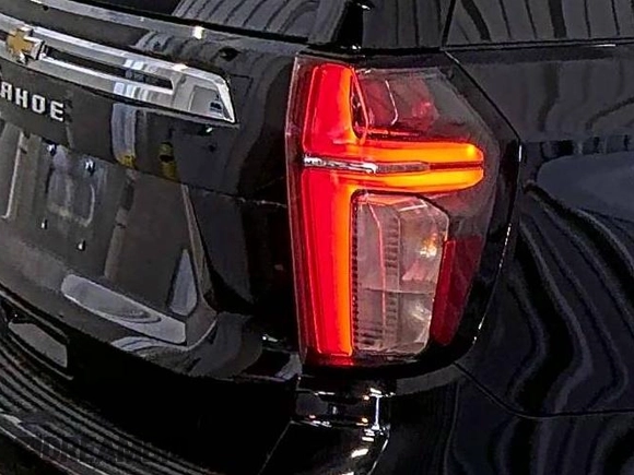2022 Chevrolet Tahoe LS z VIN 1GNSKMKD7NR129745, wystawiony jako IAAI lot #42566236 z przebiegiem 95 126 mil mil oraz . Historia ofert i sprzedaży dostępna na DreamBid. Obrazek 27.