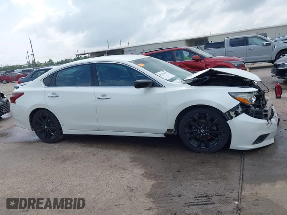 2018 Nissan Altima SR with VIN 1N4AL3AP3JC290863, listed as a IAAI auction lot 41933628 with 121,771 mi miles and . Bid and sale history available at carsss.com. Image 13.