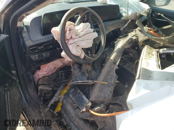 2022 Kia EV6 Wind z VIN KNDC3DLC0N5031485, wystawiony jako Copart lot #54117835 z przebiegiem Nie podano mil oraz Szkoda całkowita • Salvage title. Historia ofert i sprzedaży dostępna na DreamBid. Obrazek 8.