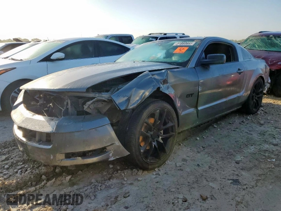 2008 Ford Mustang GT Deluxe z VIN 1ZVHT82H885154382, wystawiony jako Copart lot #51860665 z przebiegiem Nie podano mil oraz Szkoda całkowita • Salvage title. Historia ofert i sprzedaży dostępna na DreamBid. Obrazek 1.
