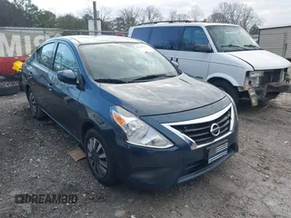 2017 Nissan Versa S Plus z VIN 3N1CN7AP1HL830295, wystawiony jako IAAI lot #41535331 z przebiegiem 99 157 mil mil oraz . Historia ofert i sprzedaży dostępna na DreamBid. Obrazek 1.