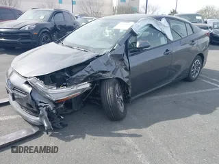 2020 Toyota Prius L Eco z VIN JTDKARFU9L3104882, wystawiony jako IAAI lot #41243035 z przebiegiem 29 013 mil mil oraz . Historia ofert i sprzedaży dostępna na DreamBid. Obrazek 2.