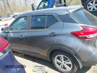 2020 Nissan Kicks S z VIN 3N1CP5BV8LL540883, wystawiony jako IAAI lot #41877777 z przebiegiem 98 001 mil mil oraz . Historia ofert i sprzedaży dostępna na DreamBid. Obrazek 14.