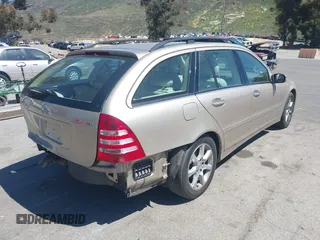2005 Mercedes-Benz C 240 z VIN WDBRH81J05F622560, wystawiony jako IAAI lot #41868325 z przebiegiem 129 446 mil mil oraz . Historia ofert i sprzedaży dostępna na DreamBid. Obrazek 4.