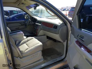 2007 Chevrolet Suburban LTZ with VIN 3GNFC16037G200947, listed as a IAAI auction lot 41699274 with 217,182 mi miles. Bid and sale history available at carsss.com. Image 5.