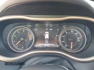 2017 Jeep Cherokee Limited z VIN 1C4PJLDB7HW641972, wystawiony jako IAAI lot #42081133 z przebiegiem 115 589 mil mil oraz . Historia ofert i sprzedaży dostępna na DreamBid. Obrazek 7.