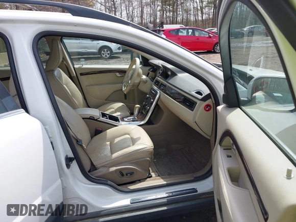 2012 Volvo XC70 3.2L with VIN YV4952BZ0C1133692, listed as a IAAI auction lot 42013093 with 153,678 mi miles and . Bid and sale history available at DreamBid. Image 5.