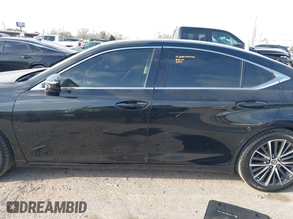2022 Lexus ES 350 z VIN 58ADZ1B14NU113733, wystawiony jako IAAI lot #41722782 z przebiegiem 41 668 mil mil oraz . Historia ofert i sprzedaży dostępna na DreamBid. Obrazek 14.