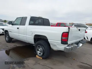 2001 Dodge 1500 z VIN 3B7HC13Y31M536750, wystawiony jako IAAI lot #42359379 z przebiegiem 203 980 mil mil oraz . Historia ofert i sprzedaży dostępna na DreamBid. Obrazek 3.