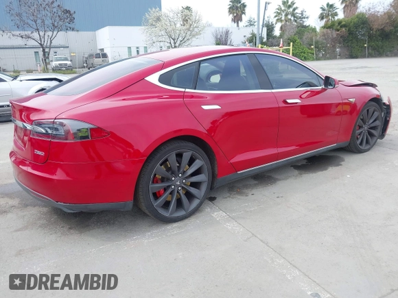 2015 Tesla Model S 85D with VIN 5YJSA1H42FF086599, listed as a IAAI auction lot 41832223 with 67,671 mi miles. Bid and sale history available at carsss.com. Image 4.