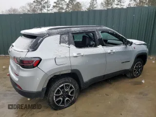 2025 Jeep Compass Trailhawk with VIN 3C4NJDDN4ST508770, listed as a Copart auction lot 47476645 with 10,591 mi miles and Clean title. Bid and sale history available at DreamBid. Image 3.