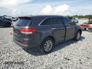 2018 Kia Sorento LX z VIN 5XYPG4A34JG425582, wystawiony jako Copart lot #58852865 z przebiegiem 157 170 mil mil oraz Czysty tytuł • Clean title. Historia ofert i sprzedaży dostępna na DreamBid. Obrazek 3.