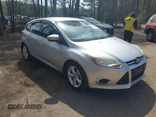 2013 Ford Focus SE with VIN 1FADP3K2XDL104907, listed as a IAAI auction lot 41952204 with 136,970 mi miles. Bid and sale history available at carsss.com. Image 1.