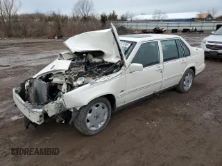 1996 Volvo 960 z VIN YV1KS9607T1082316, wystawiony jako Copart lot #44274985 z przebiegiem 71 948 mil mil oraz Szkody całkowita. Historia ofert i sprzedaży dostępna na DreamBid. Obrazek 1.