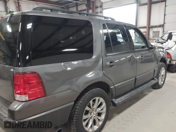 2005 Ford Expedition Special Service z VIN 1FMPU16555LA94194, wystawiony jako IAAI lot #41705190 z przebiegiem 86 637 mil mil oraz . Historia ofert i sprzedaży dostępna na DreamBid. Obrazek 14.