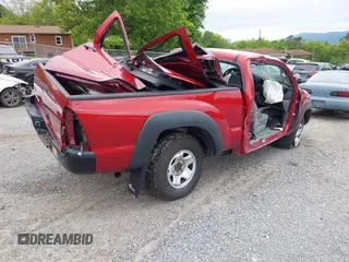 2005 Toyota Tacoma z VIN 5TEUU42N05Z130535, wystawiony jako IAAI lot #42220806 z przebiegiem 141 370 mil mil oraz . Historia ofert i sprzedaży dostępna na DreamBid. Obrazek 4.
