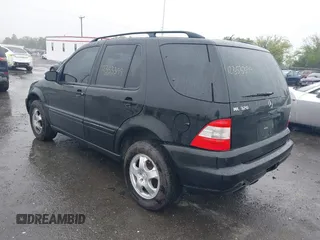 2002 Mercedes-Benz M 320/430/500 z VIN 4JGAB54E02A289858, wystawiony jako IAAI lot #42353399 z przebiegiem 229 098 mil mil oraz . Historia ofert i sprzedaży dostępna na DreamBid. Obrazek 3.