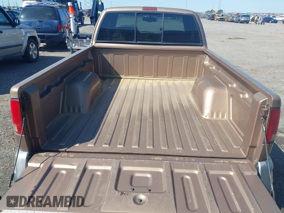 1996 GMC Sonoma SLS w/1SG Pkg with VIN 1GTCS19W3T8529954, listed as a IAAI auction lot 41986273 with 202,669 mi miles. Bid and sale history available at carsss.com. Image 8.