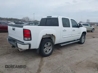 2007 GMC Sierra Denali z VIN 2GTEK638671689948, wystawiony jako IAAI lot #41963753 z przebiegiem 192 416 mil mil oraz . Historia ofert i sprzedaży dostępna na DreamBid. Obrazek 4.