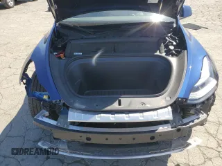 2024 Tesla Model Y Long Range z VIN 7SAYGAEE3RF034699, wystawiony jako Copart lot #54523815 z przebiegiem 9 764 mil mil oraz Szkoda całkowita • Salvage title. Historia ofert i sprzedaży dostępna na DreamBid. Obrazek 11.