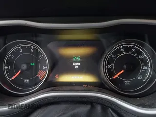 2015 Jeep Cherokee Trailhawk z VIN 1C4PJMBB9FW676566, wystawiony jako IAAI lot #42303335 z przebiegiem 123 026 mil mil oraz . Historia ofert i sprzedaży dostępna na DreamBid. Obrazek 15.