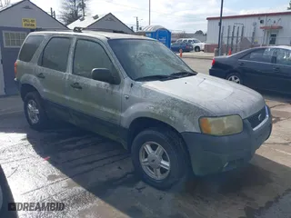 2002 Ford Escape XLT Choice with VIN 1FMYU03172KD11228, listed as a IAAI auction lot 41556852 with 250,677 mi miles. Bid and sale history available at carsss.com. Image 1.
