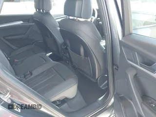 2024 Audi Q5 S line Premium z VIN WA1GAAFY5R2109175, wystawiony jako IAAI lot #41938991 z przebiegiem 7133 mil mil oraz . Historia ofert i sprzedaży dostępna na DreamBid. Obrazek 8.