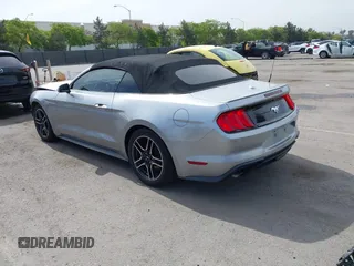 2020 Ford Mustang EcoBoost z VIN 1FATP8UH6L5131602, wystawiony jako IAAI lot #42228919 z przebiegiem 82 807 mil mil oraz . Historia ofert i sprzedaży dostępna na DreamBid. Obrazek 3.