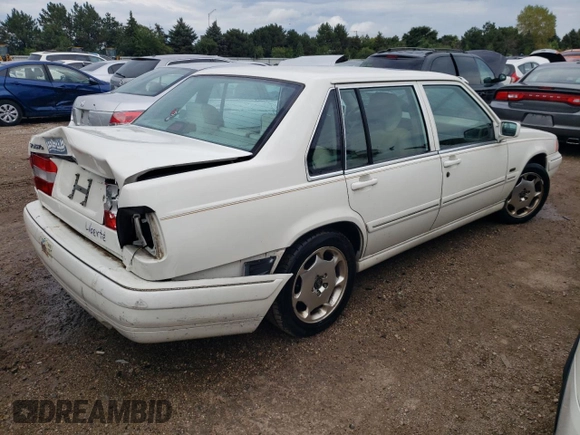 1998 Volvo S90 z VIN YV1KS9609W1140012, wystawiony jako Copart lot #69589044 z przebiegiem 175 864 mil mil oraz Szkoda całkowita • Salvage title. Historia ofert i sprzedaży dostępna na DreamBid. Obrazek 3.
