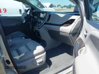2020 Toyota Sienna XLE Auto Access Seat with VIN 5TDYZ3DC2LS060071, listed as a IAAI auction lot 39987444 with 67,404 mi miles. Bid and sale history available at carsss.com. Image 5.